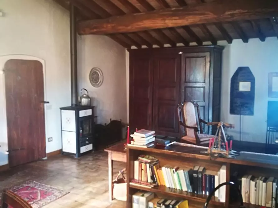 Immagine 59 di Casa colonica in vendita  a Volterra