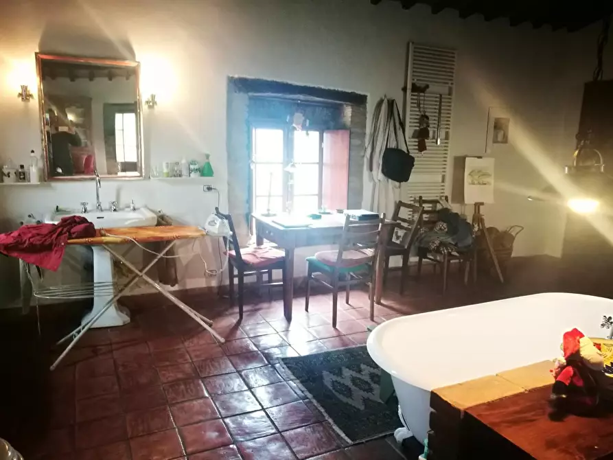 Immagine 71 di Casa colonica in vendita  a Volterra