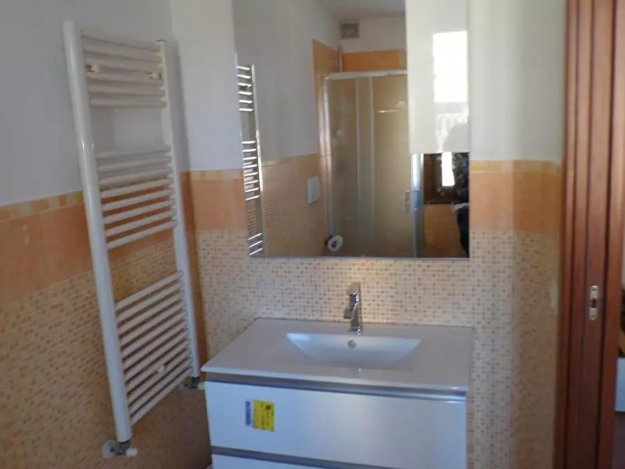 Immagine 11 di Appartamento in affitto  a Cascina