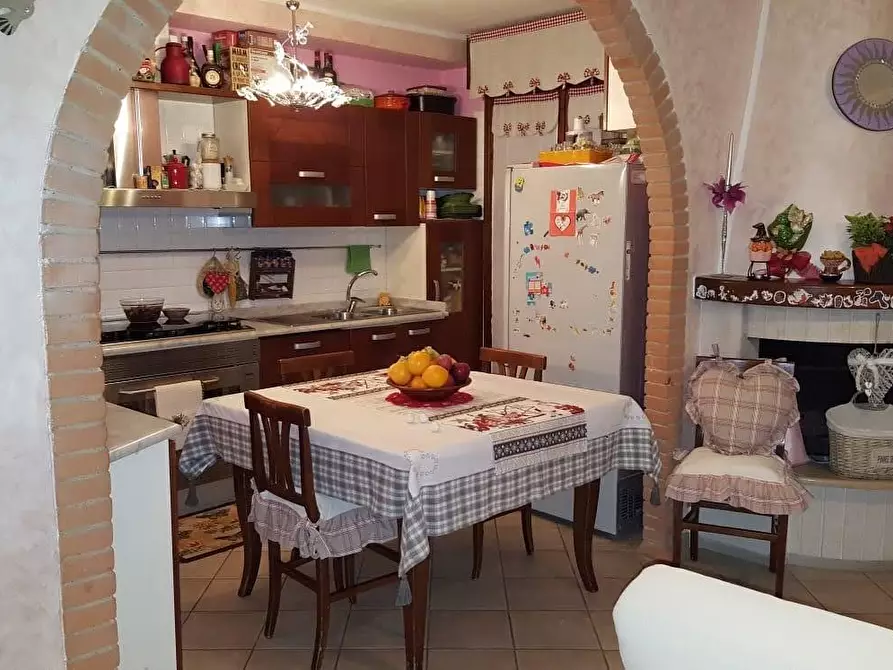 Immagine 2 di Appartamento in vendita  a Massa