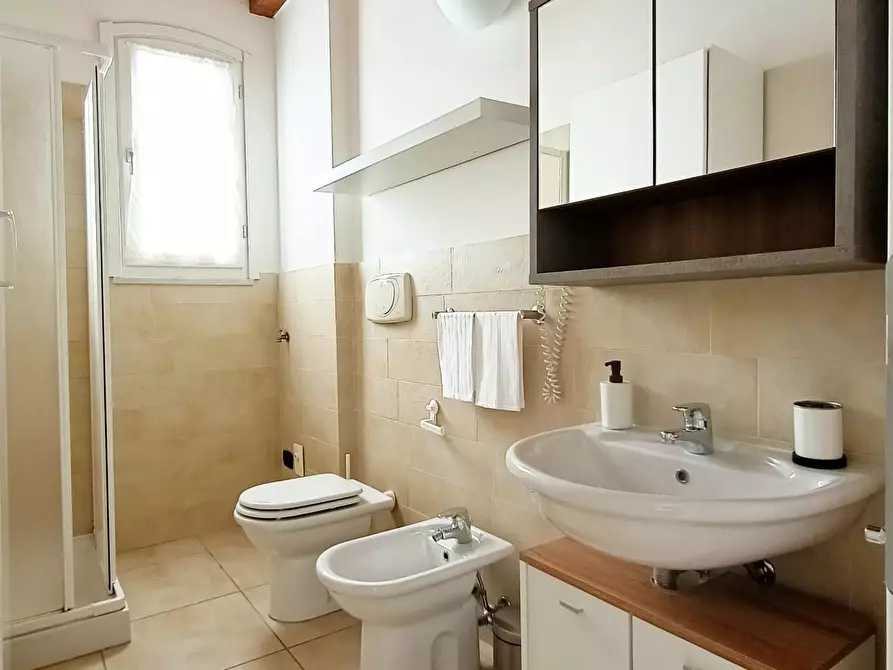 Immagine 6 di Casa bifamiliare in affitto  a Massa