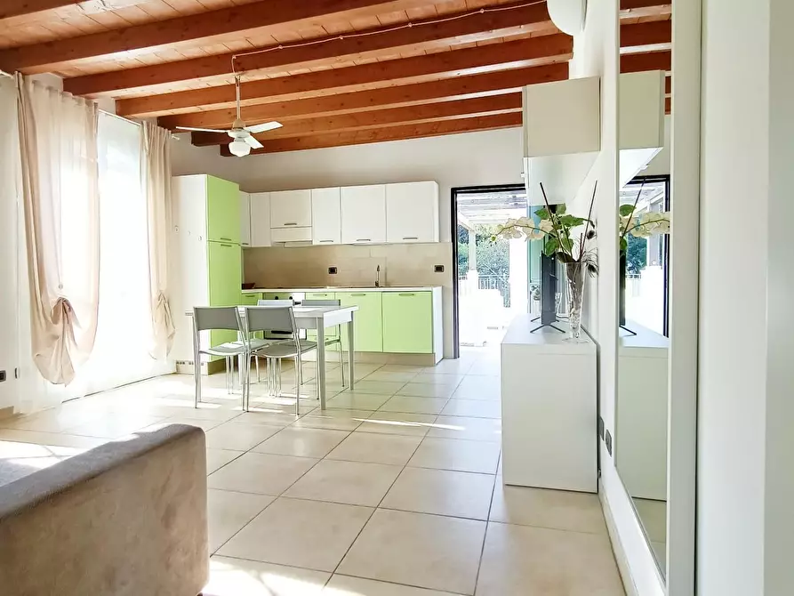 Immagine 3 di Casa bifamiliare in affitto  a Massa