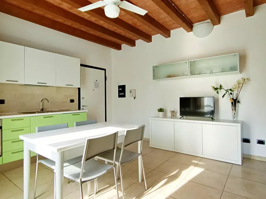 Immagine 2 di Casa bifamiliare in affitto  a Massa