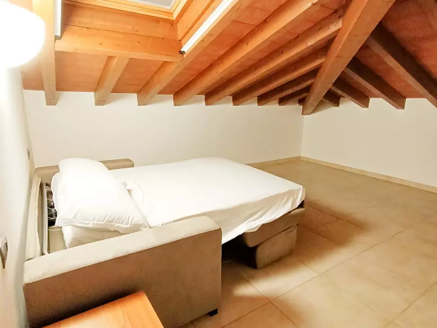 Immagine 7 di Casa bifamiliare in affitto  a Massa