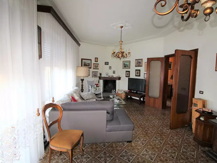 Immagine 11 di Villa in vendita  a Vecchiano