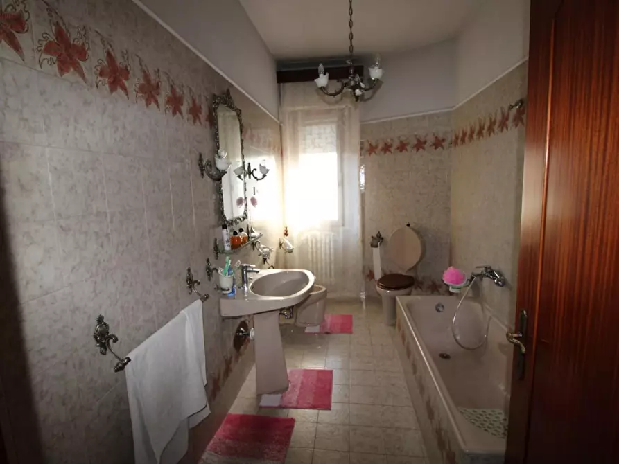 Immagine 18 di Villa in vendita  a Vecchiano