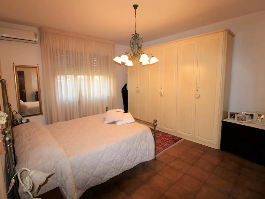 Immagine 8 di Villa in vendita  a Vecchiano