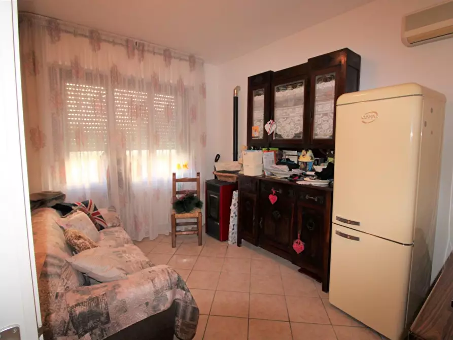 Immagine 6 di Villa in vendita  a Vecchiano