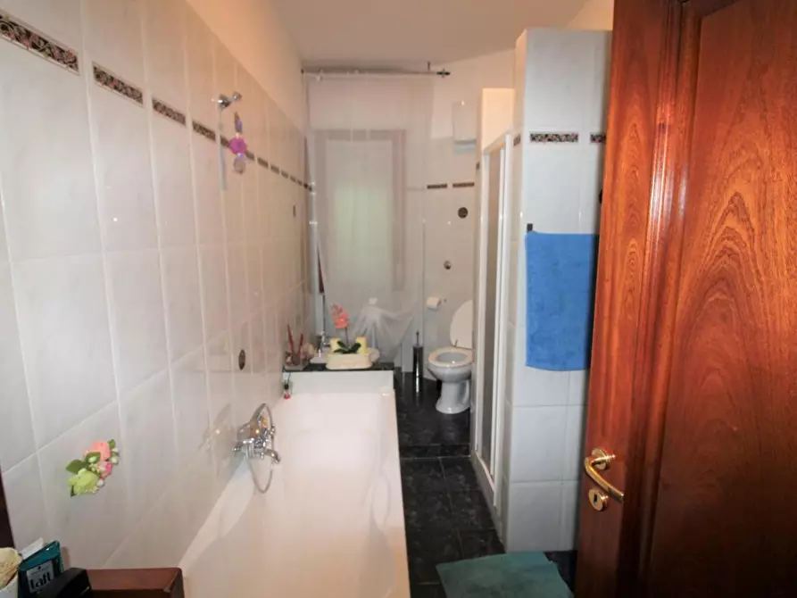 Immagine 10 di Villa in vendita  a Vecchiano