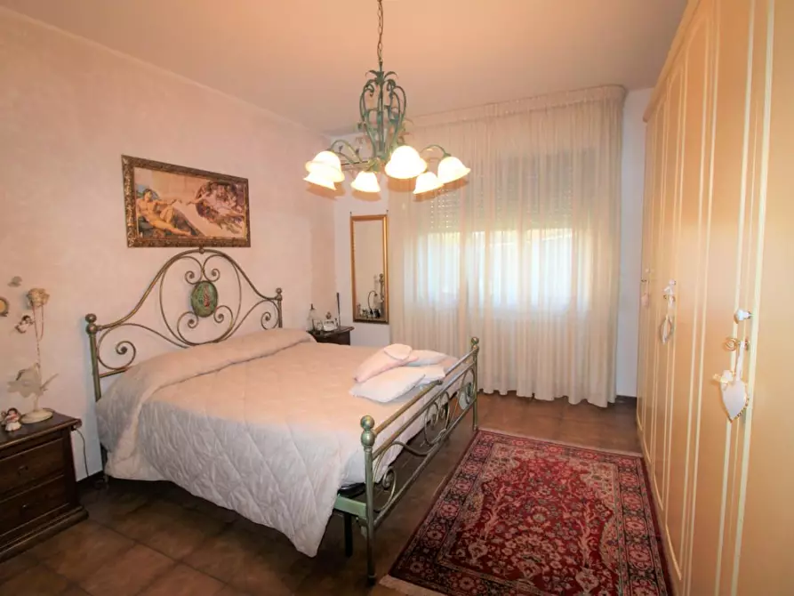 Immagine 9 di Villa in vendita  a Vecchiano