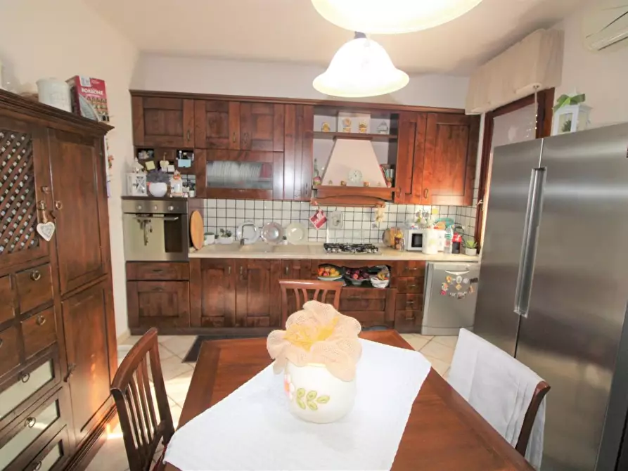 Immagine 3 di Villa in vendita  a Vecchiano