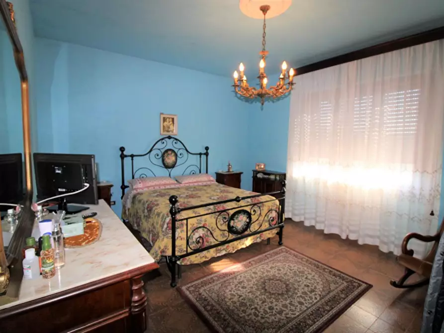 Immagine 17 di Villa in vendita  a Vecchiano