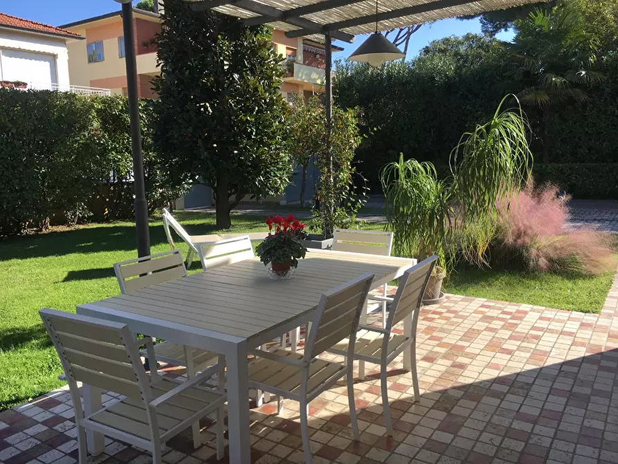 Immagine 8 di Casa bifamiliare in vendita  a Camaiore