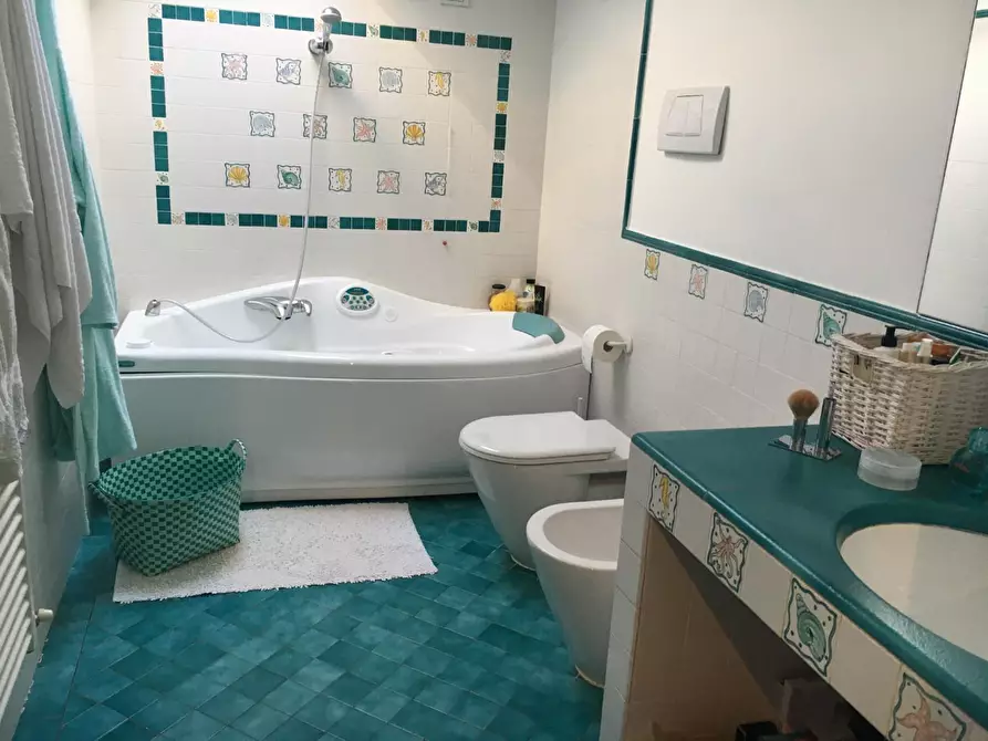 Immagine 9 di Casa bifamiliare in vendita  a Camaiore