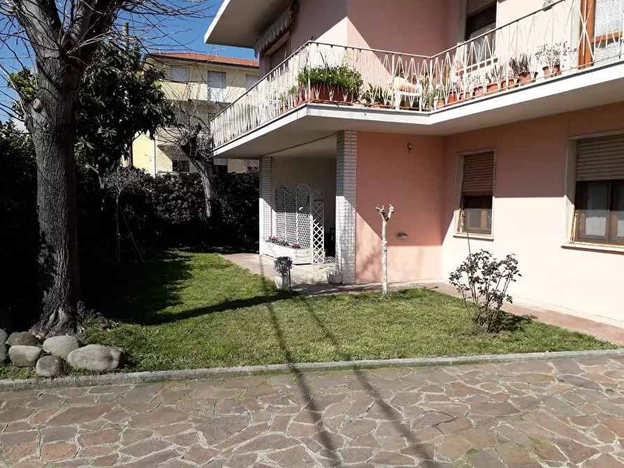 Immagine 6 di Villa in vendita  a Pisa