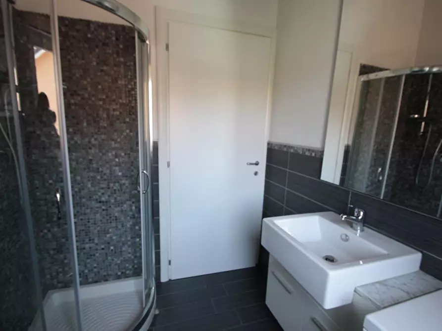 Immagine 4 di Appartamento in affitto  a Lucca