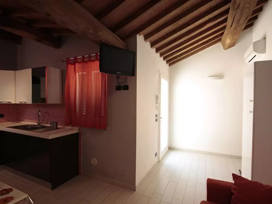 Immagine 7 di Appartamento in affitto  a Lucca