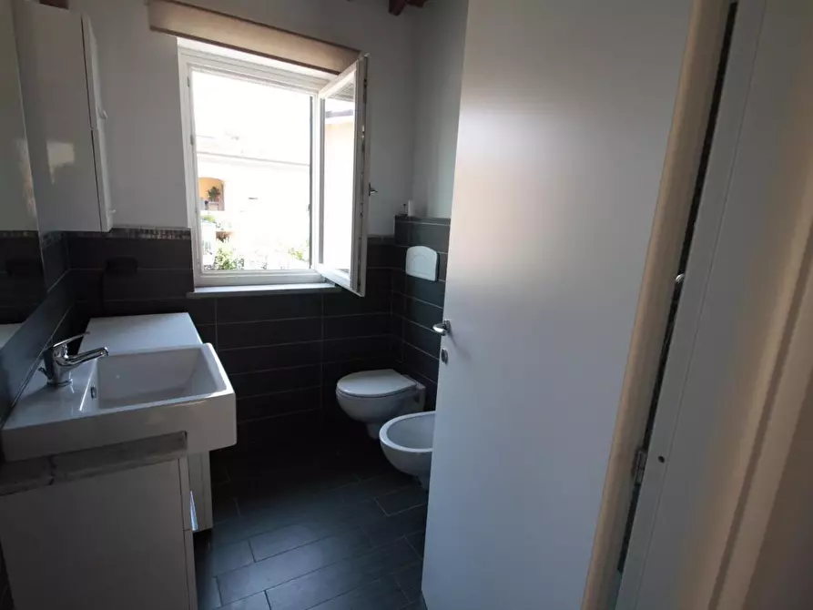 Immagine 3 di Appartamento in affitto  a Lucca