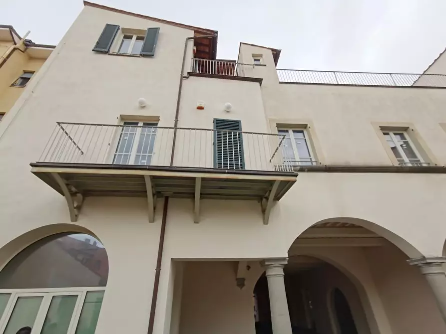 Immagine 8 di Locale commerciale in vendita  a Pisa