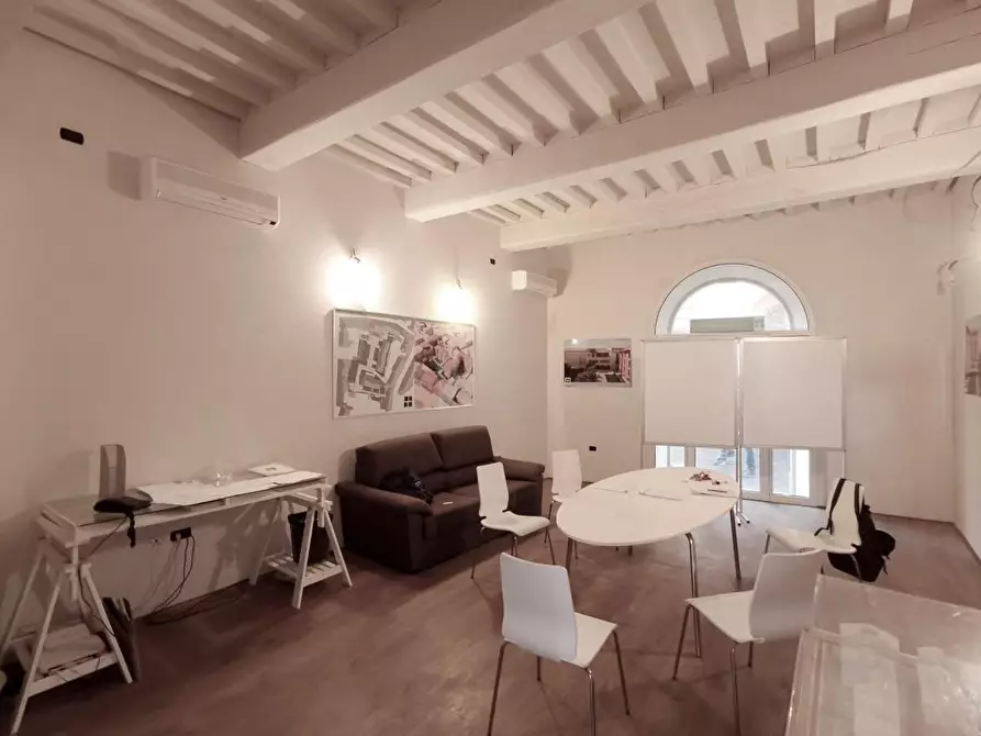 Immagine 2 di Locale commerciale in vendita  a Pisa