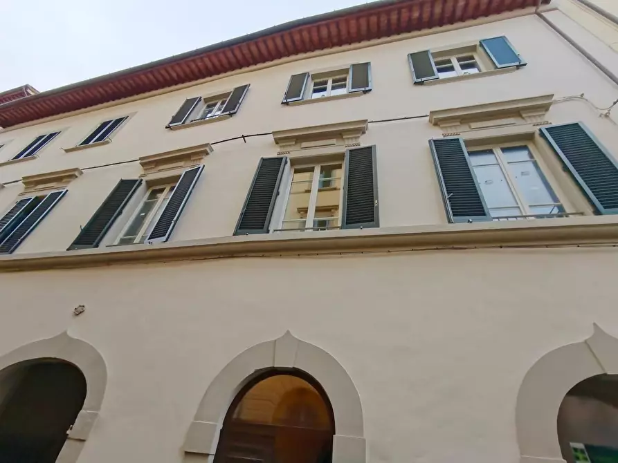 Immagine 10 di Locale commerciale in vendita  a Pisa