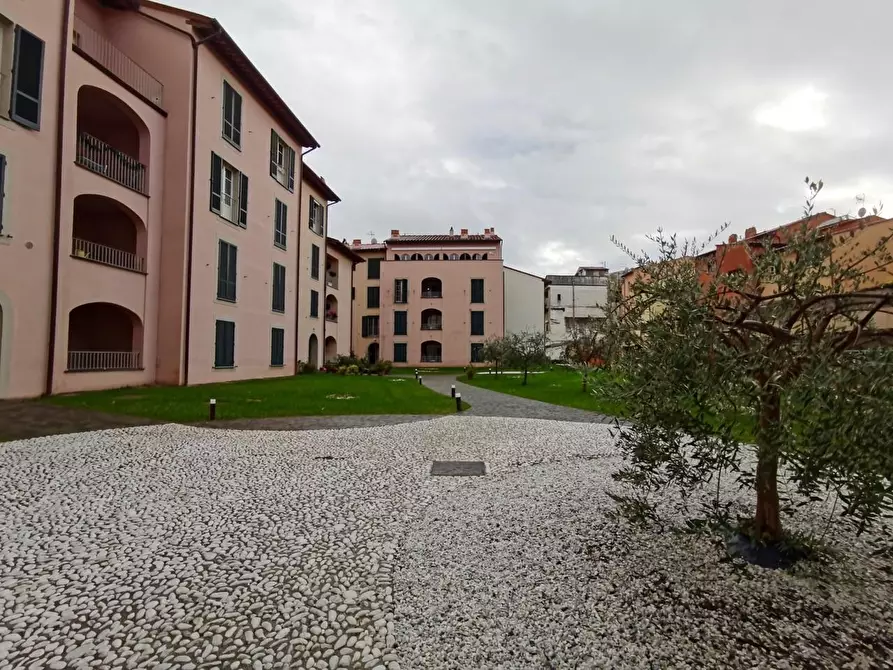 Immagine 9 di Locale commerciale in vendita  a Pisa