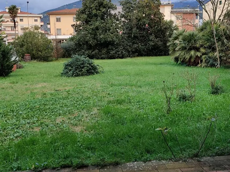 Immagine 5 di Villa in vendita  a Cascina