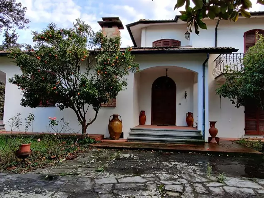 Immagine 9 di Villa in vendita  a Cascina