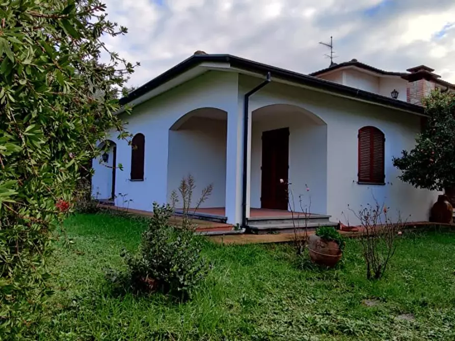 Immagine 19 di Villa in vendita  a Cascina