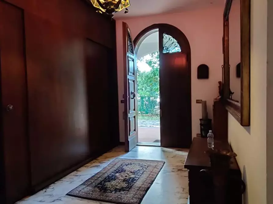 Immagine 7 di Villa in vendita  a Cascina