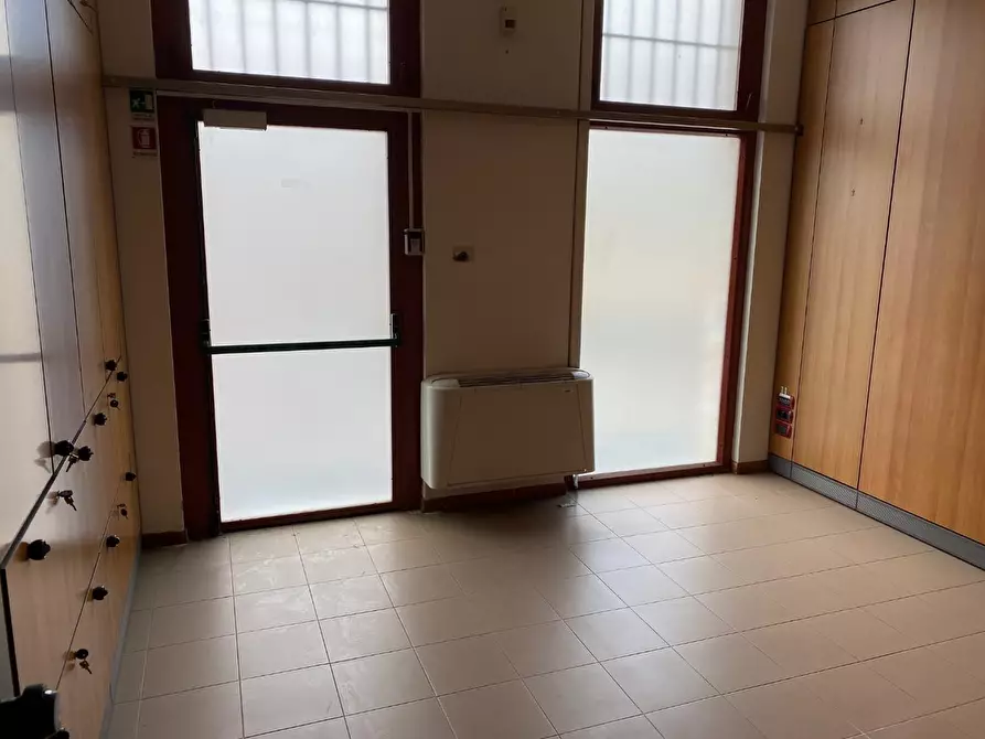 Immagine 3 di Ufficio in affitto  a Arezzo