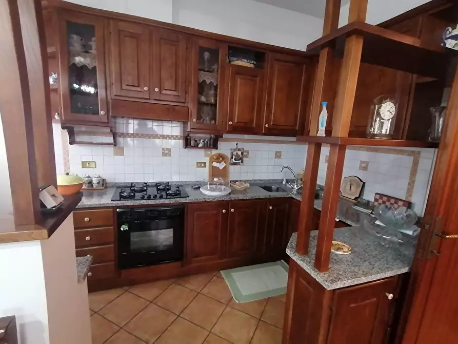 Immagine 18 di Villa in vendita  a Lucca