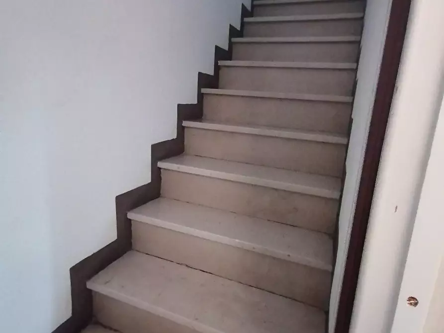 Immagine 8 di Villa in vendita  a Lucca