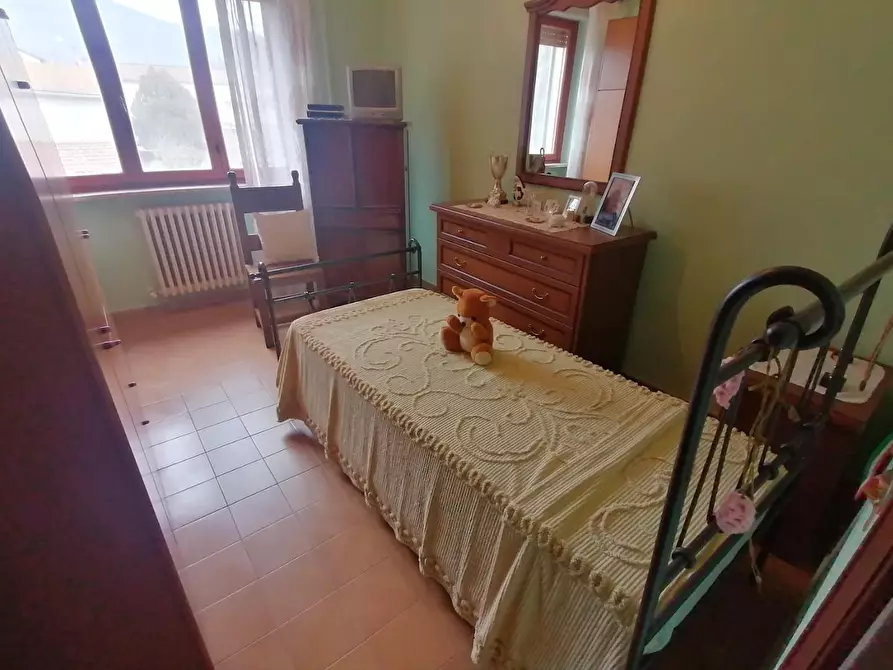 Immagine 4 di Villa in vendita  a Lucca