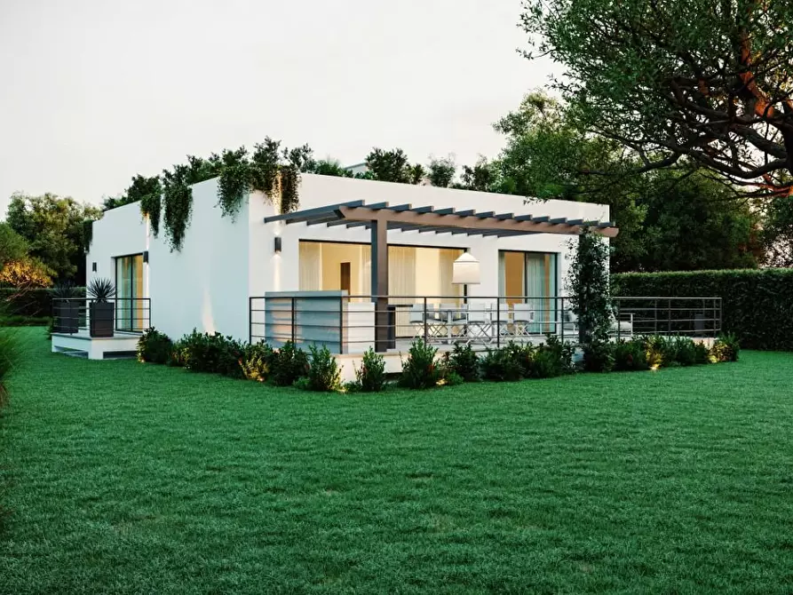 Immagine 5 di Terreno residenziale in vendita  a Montignoso