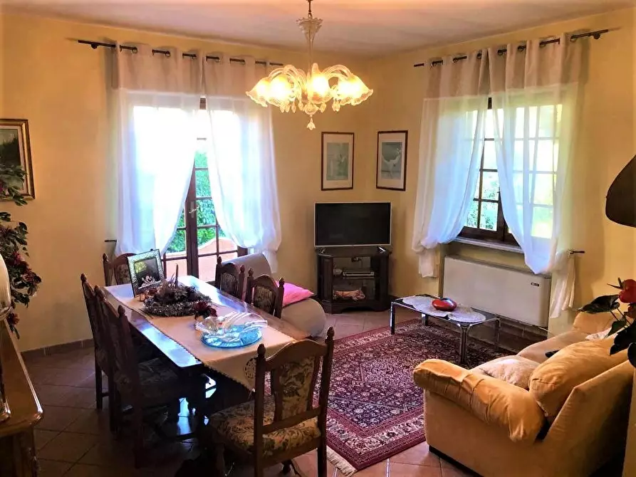 Immagine 7 di Villa in vendita  a Massa