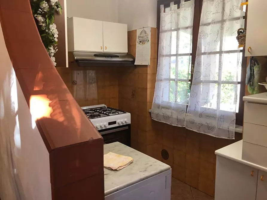 Immagine 10 di Villa in vendita  a Massa