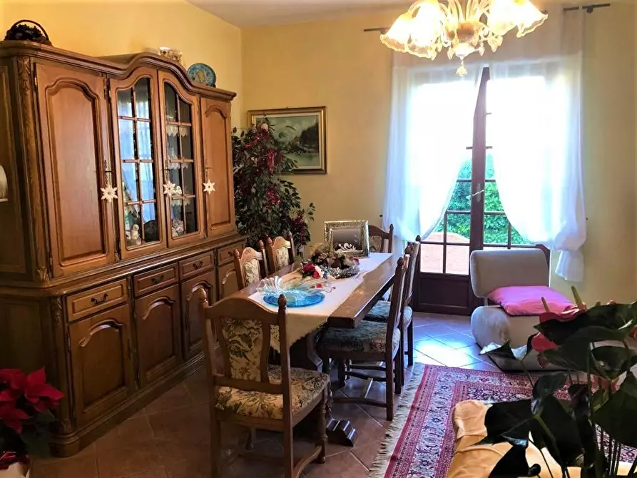Immagine 8 di Villa in vendita  a Massa