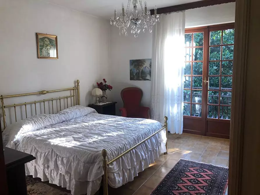 Immagine 12 di Villa in vendita  a Massa