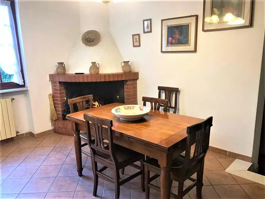 Immagine 9 di Villa in vendita  a Massa