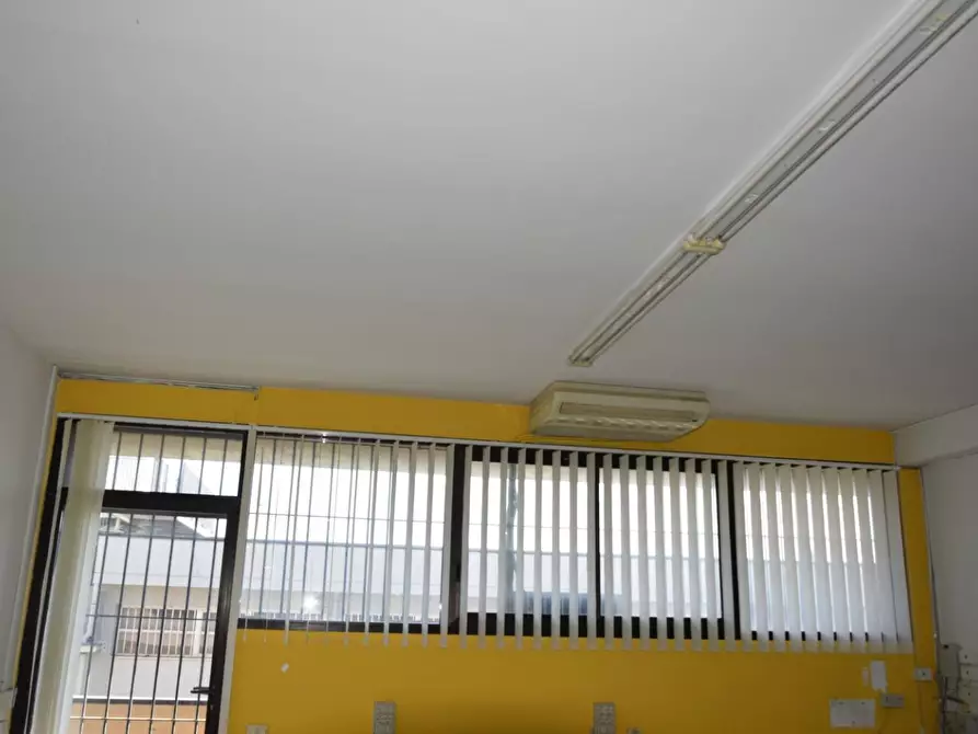 Immagine 21 di Ufficio in vendita  a Pontedera