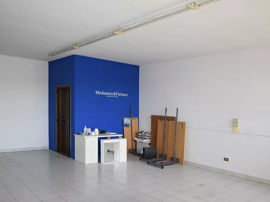 Immagine 25 di Ufficio in vendita  a Pontedera