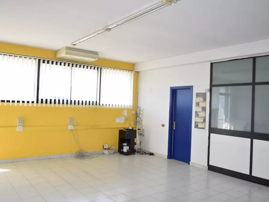 Immagine 20 di Ufficio in vendita  a Pontedera