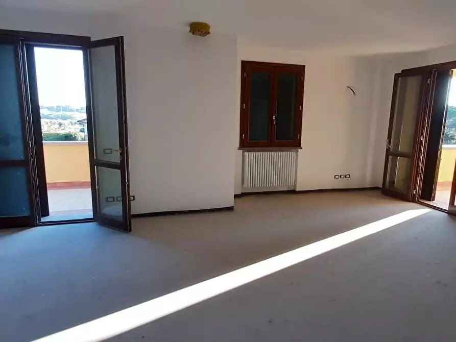 Immagine 4 di Casa trifamiliare in vendita  a Cecina