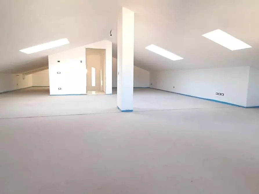 Immagine 21 di Casa trifamiliare in vendita  a Cecina