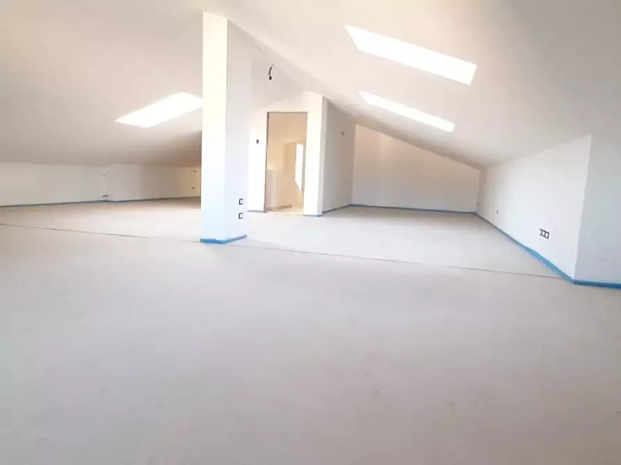 Immagine 17 di Casa trifamiliare in vendita  a Cecina