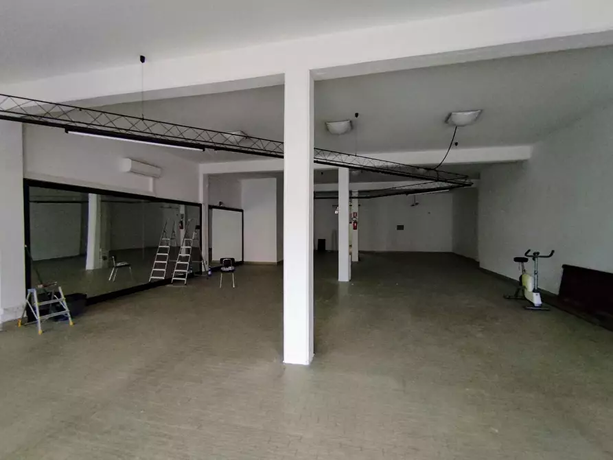 Immagine 7 di Locale commerciale in affitto  a Santa Croce Sull'arno