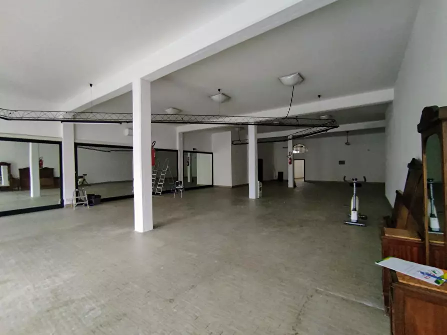 Immagine 2 di Locale commerciale in affitto  a Santa Croce Sull'arno