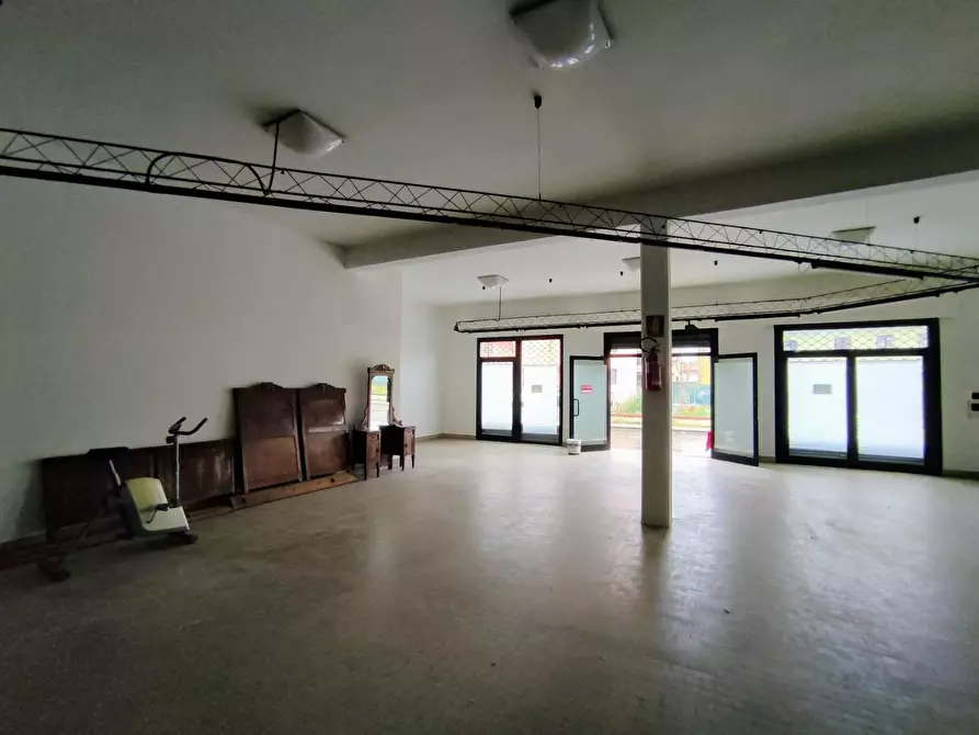 Immagine 6 di Locale commerciale in affitto  a Santa Croce Sull'arno