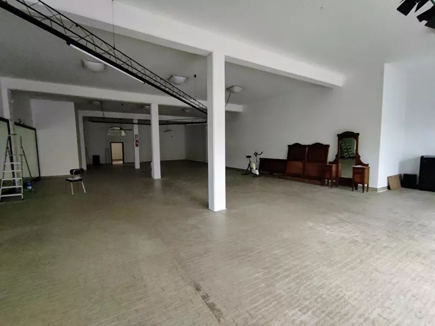 Immagine 4 di Locale commerciale in affitto  a Santa Croce Sull'arno